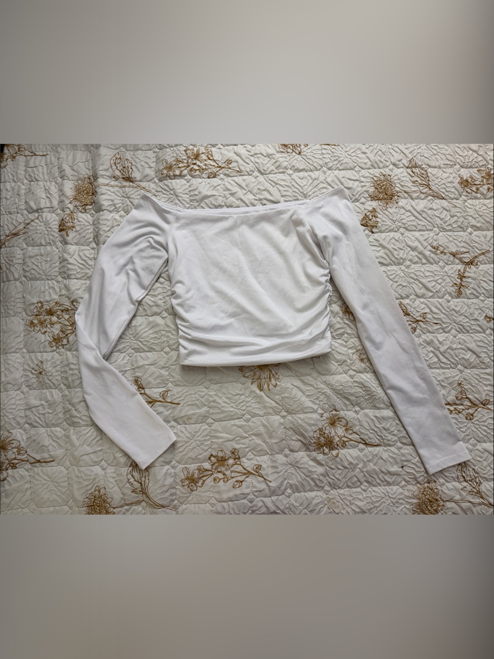 Hollister Off-Shoulder White Long-Sleeve Crop Top